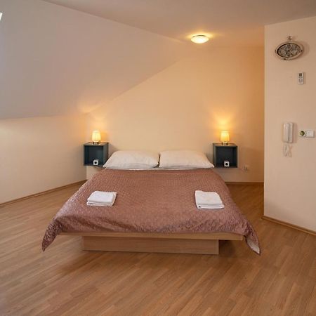 Apartman A Ubytovani U Machu Mikulov Exterior foto