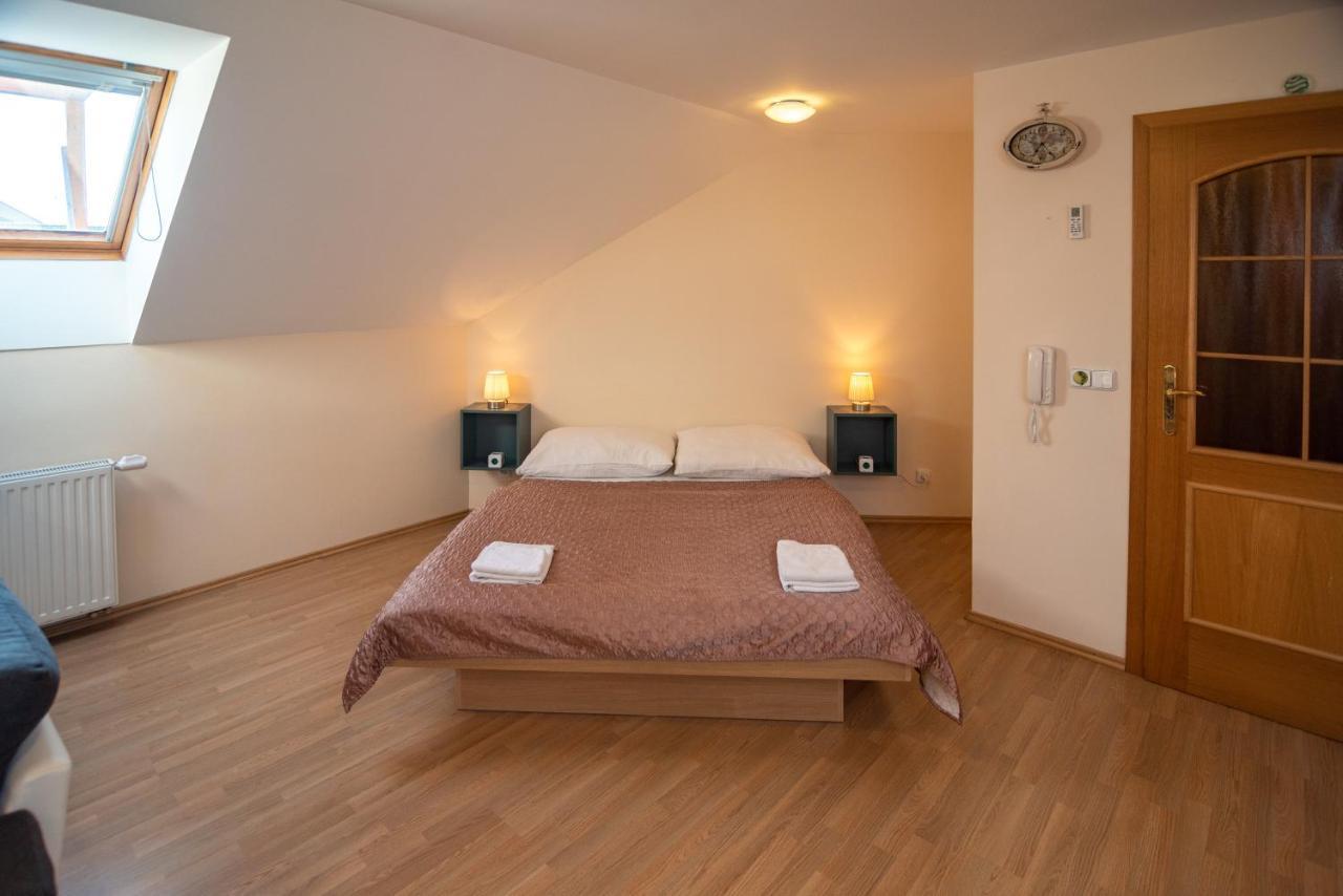 Apartman A Ubytovani U Machu Mikulov Exterior foto