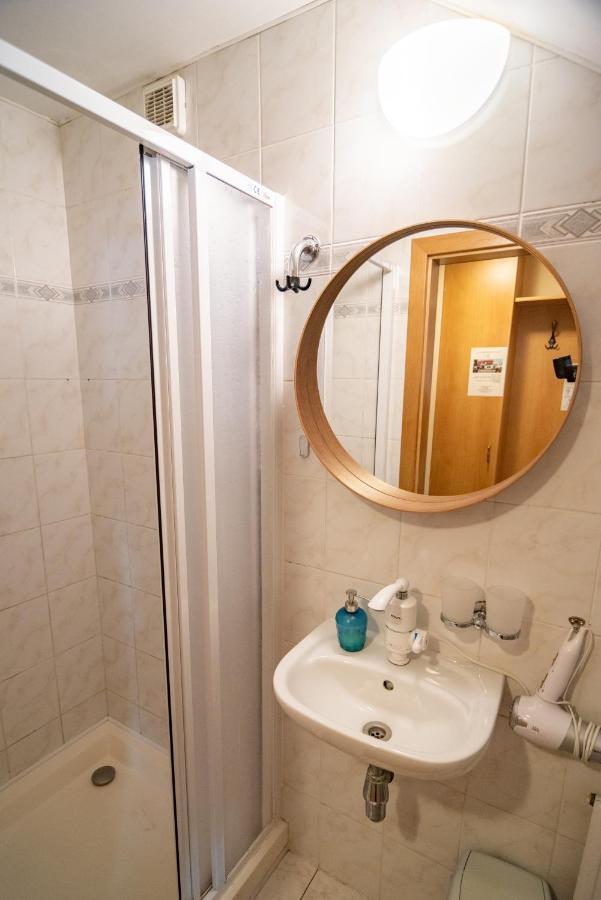 Apartman A Ubytovani U Machu Mikulov Exterior foto