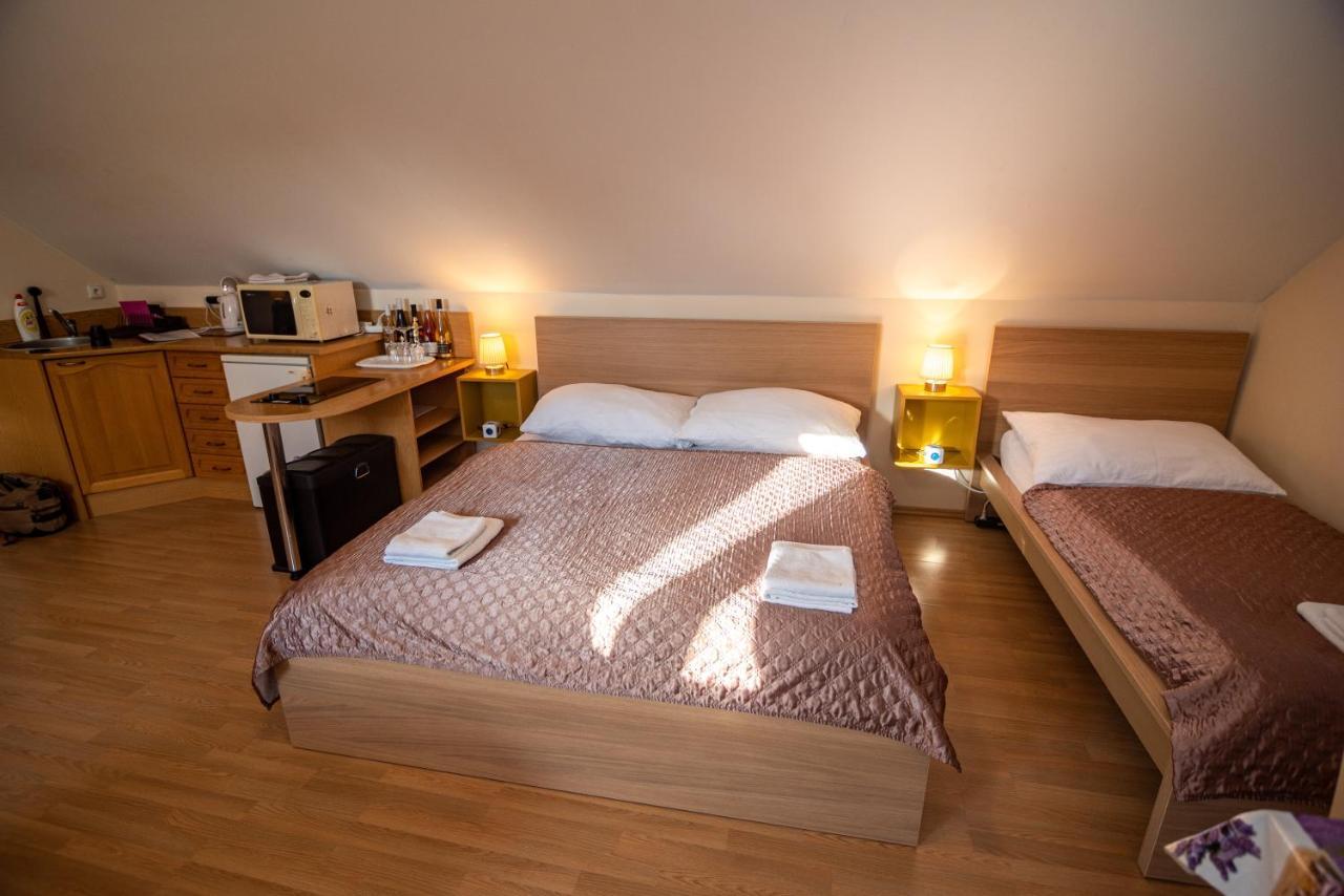 Apartman A Ubytovani U Machu Mikulov Exterior foto
