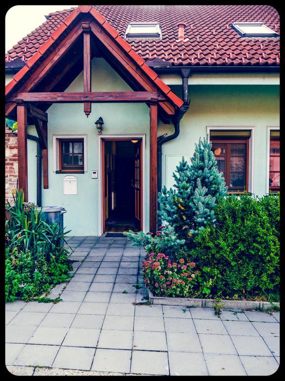 Apartman A Ubytovani U Machu Mikulov Exterior foto